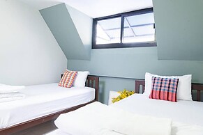Asoke Montri Hostel