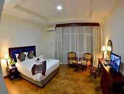 Golden Butterfly Hotel