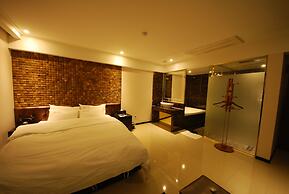 Hotel BUTI &