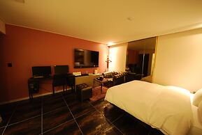 Hotel BUTI &