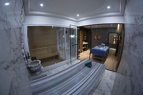 Mayi Hotel