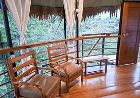 Treehouse Lodge