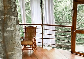 Treehouse Lodge