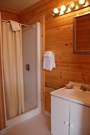 Triple J Hotel & Cabins