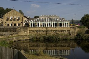 Premier Inn Halifax South