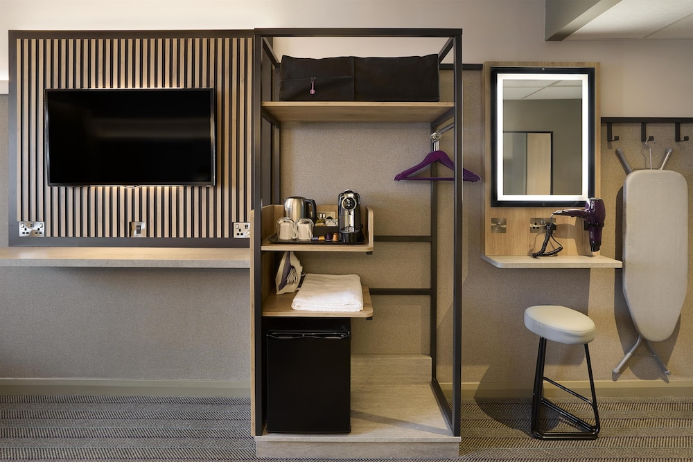 Premier Inn London Gatwick Manor Royal