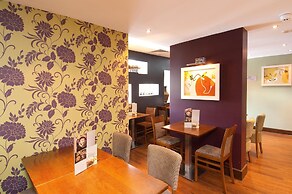 Premier Inn London Gatwick Manor Royal