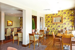 Premier Inn London Gatwick Manor Royal