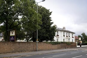 Premier Inn Epsom Central