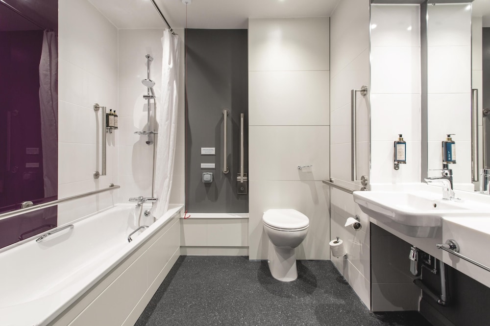 Premier Inn Woking West - A324