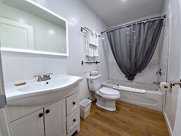 Cloud 9 Inn