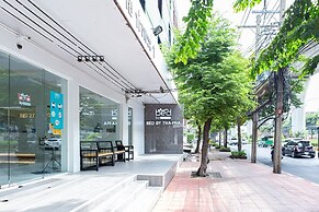 Bed by Tha-Pra Hotel and Apartment