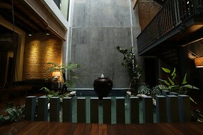 1825 Gallery Hotel