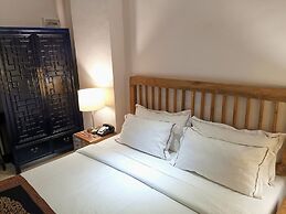 1825 Gallery Hotel