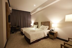 1825 Gallery Hotel