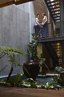 1825 Gallery Hotel