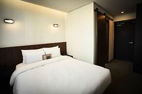 Lumia Hotel Myeongdong