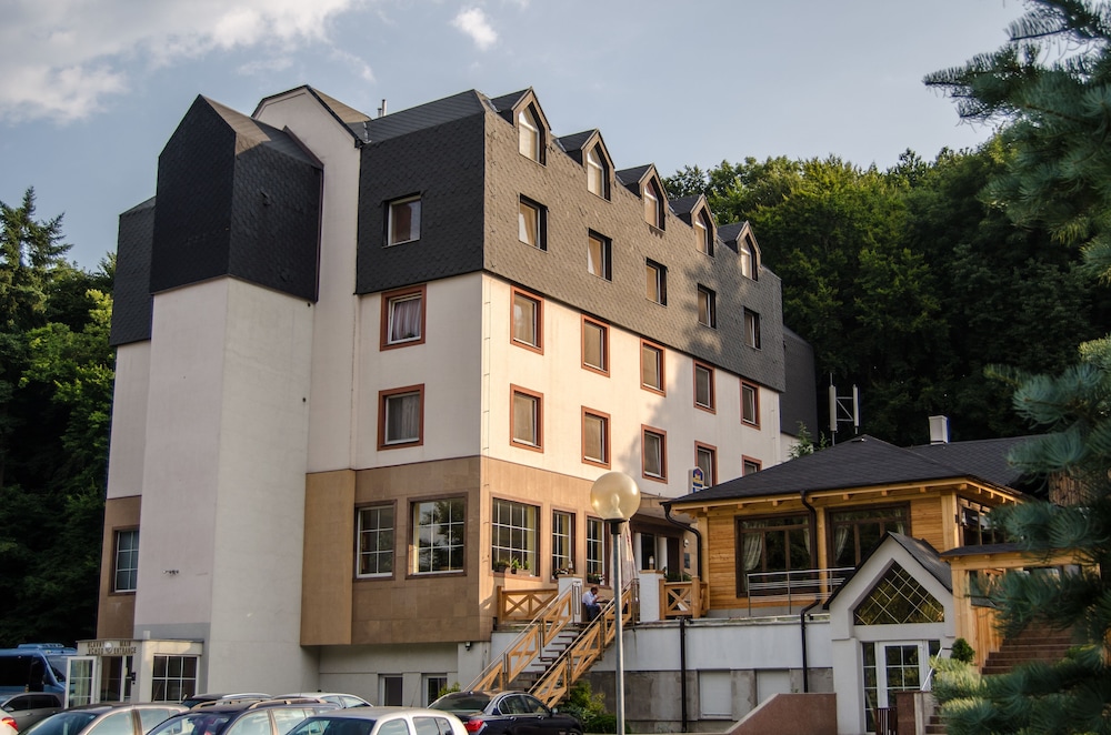 Hotel West