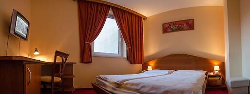 Hotel West