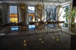 Hotel West