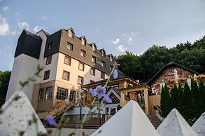Hotel West