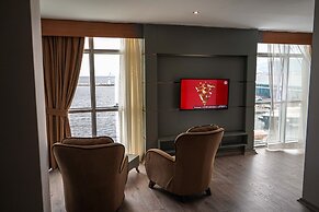 Pasaport Pier Hotel