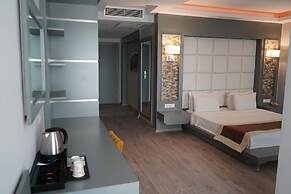 Pasaport Pier Hotel
