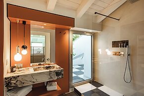 SeeBay Hotel