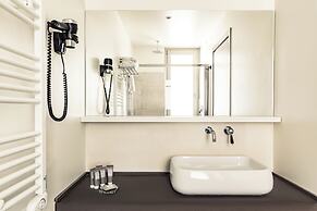 SeeBay Hotel