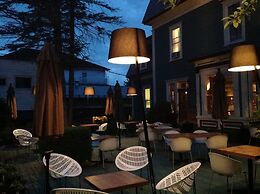 Le Pleasant Hôtel & Café