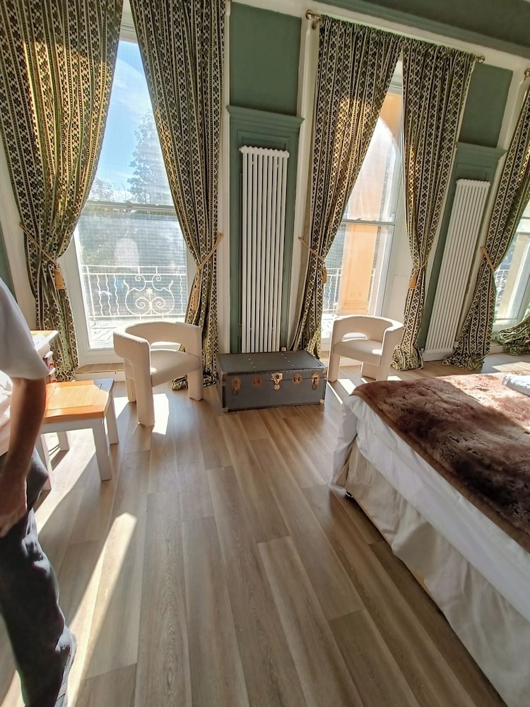 Rooms on The Prom