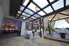 Hotel J P International