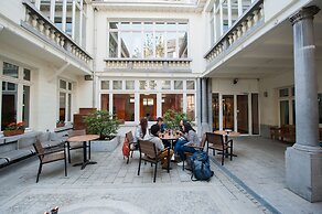 Jacques Brel Youth Hostel