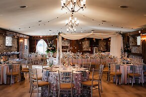 Hessenland Inn & Schatz Winery