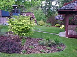 Creekside B & B