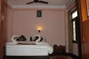 Festoon Hotel
