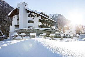 Heart Hotel Grischuna