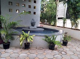 Vinaya Royal Inn