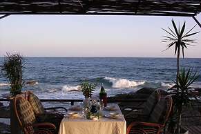 Yali Hotel