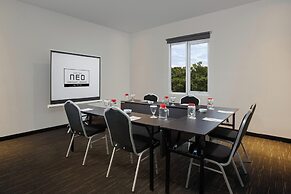 Hotel NEO Dipatiukur - Bandung by ASTON