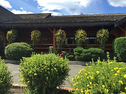 Cariboo Lodge