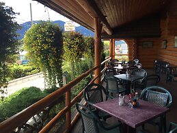Cariboo Lodge