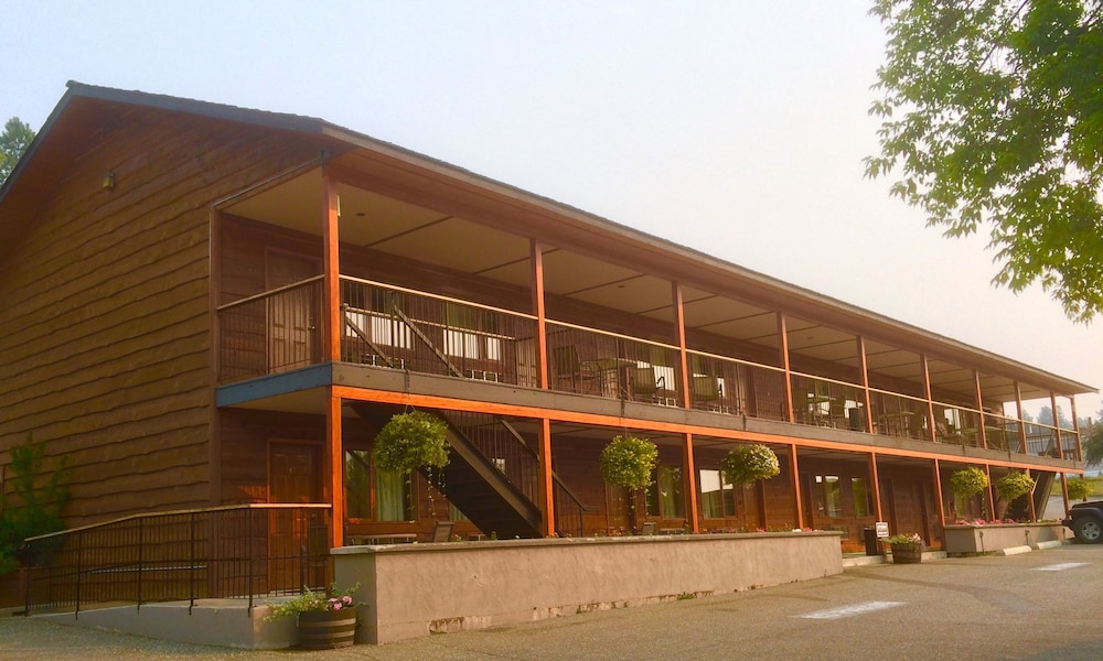 Cariboo Lodge