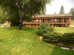 Cariboo Lodge