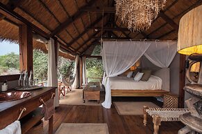 Sindabezi Island Camp