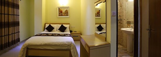 Mahadev Hotel