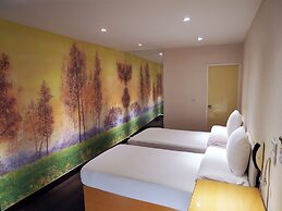 Day Chen Hotel
