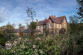 Penrhiw Priory