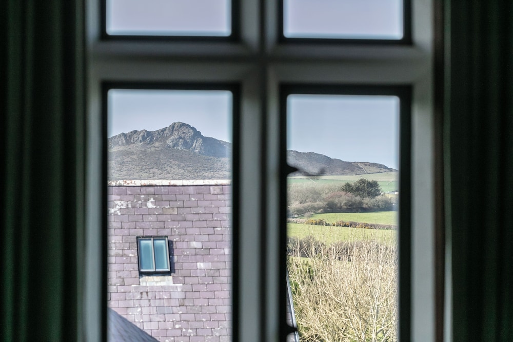 Penrhiw Priory