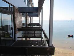 Hoedjiesbaai Hotel